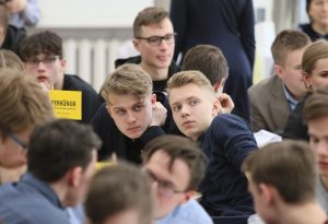 SOSTINĖS GIMNAZISTAI KONKURENCIJOS ŽINIOMIS VARŽĖSI PROTMŪŠYJE SOSTINĖS GIMNAZISTAI KONKURENCIJOS ŽINIOMIS VARŽĖSI PROTMŪŠYJE