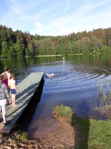 Vilniaus jaunųjų turistų sąskrydis prie Škileto ežero. Vilniaus jaunųjų turistų sąskrydis prie Škileto ežero.