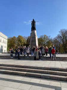 EDUKACINĖ PROGRAMA – EKSKURSIJA “KULTŪRŲ ATSPINDŽIAI VILNIAUS SENAMIESTYJE” EDUKACINĖ PROGRAMA – EKSKURSIJA “KULTŪRŲ ATSPINDŽIAI VILNIAUS SENAMIESTYJE”